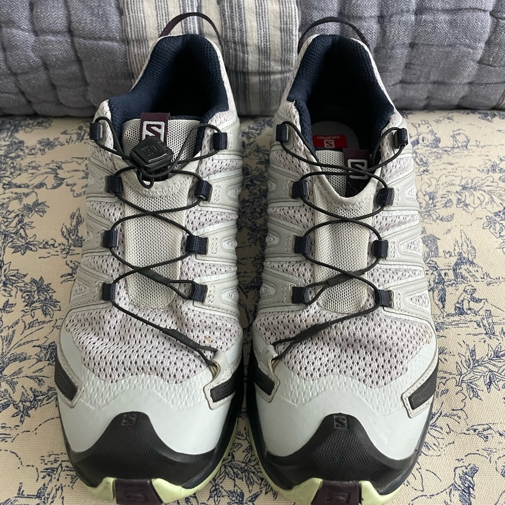 Salomon Trail Running Shoes Size 8.5
